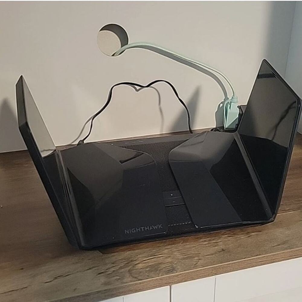 NETGEAR Nighthawk Tri-Band AX12 12-Stream Wi-Fi 6 Router RAX200 - tested Working - Picture 3 of 7